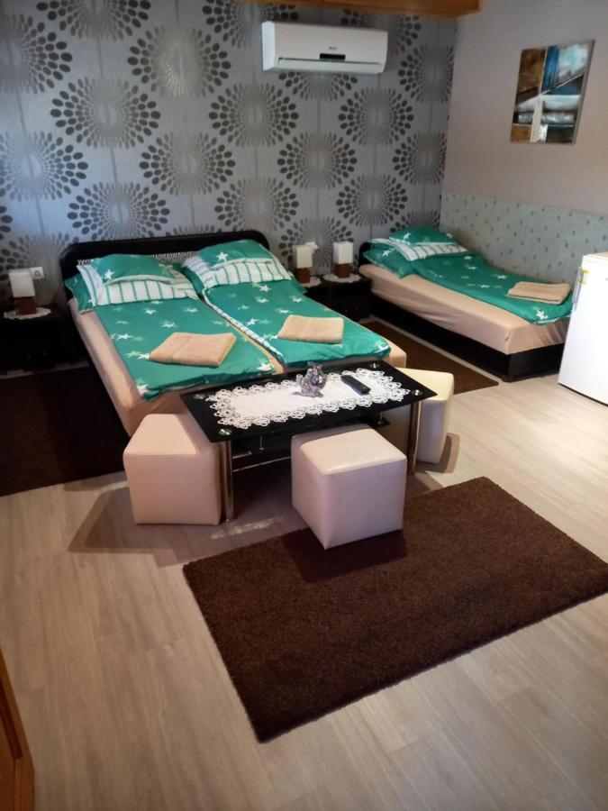 Szerencsecsillag Vendeghaz Hotell Kiskoros Exteriör bild