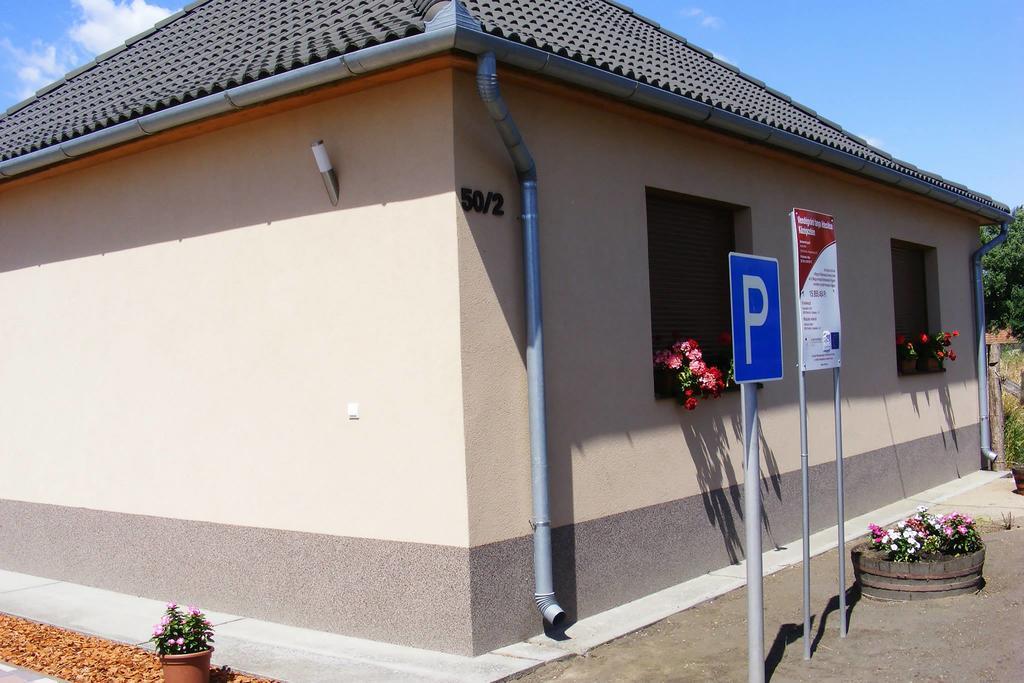Szerencsecsillag Vendeghaz Hotell Kiskoros Exteriör bild